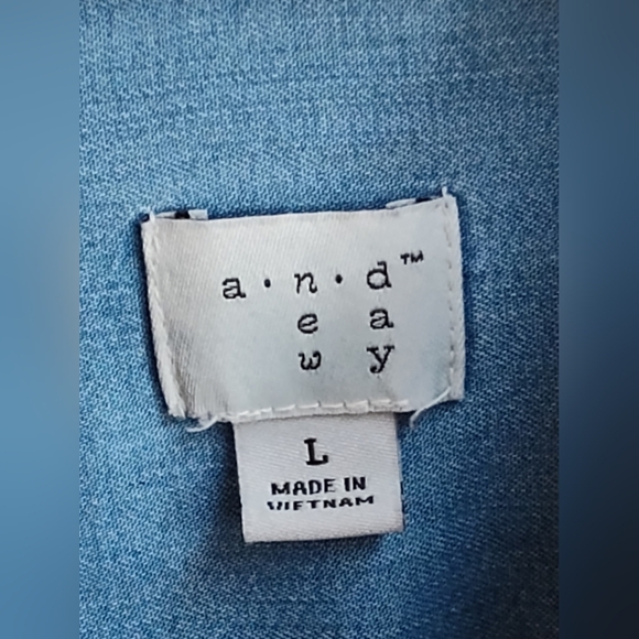 a new day Chambray Light Blue Denim Long Sleeve Button-Up Shirt |. Large - Picture 3 of 4